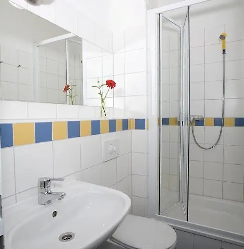 Jugendgaestehaus Des Cvjm Berlin-kaulsdorf Vandrarhem Berlin